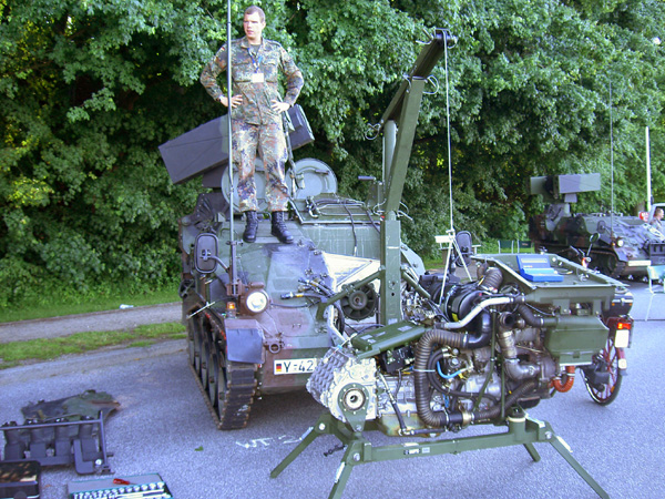 1711 Panzer Motoreinbau