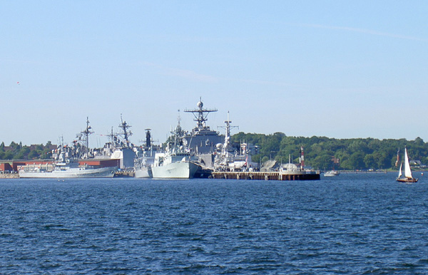 1718Marinestuetzp-USNavy
